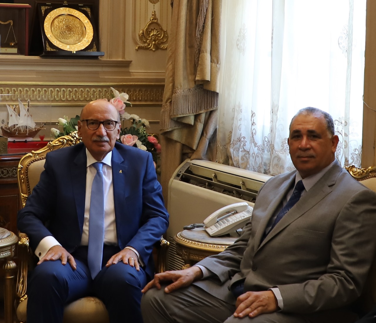 نقيب المحامين يهنئ رئيس مجلس القضاء الأعلى (1)