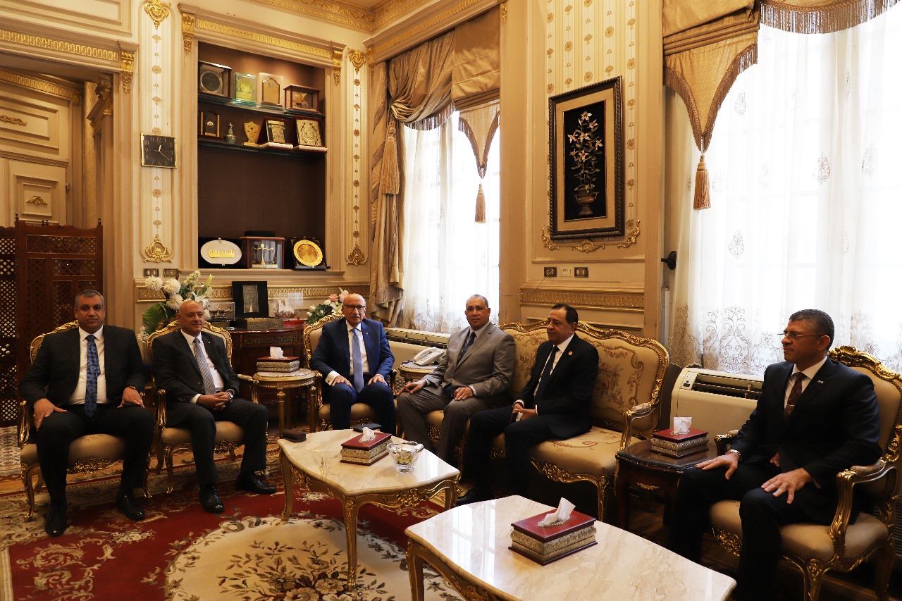 نقيب المحامين يهنئ رئيس مجلس القضاء الأعلى (2)