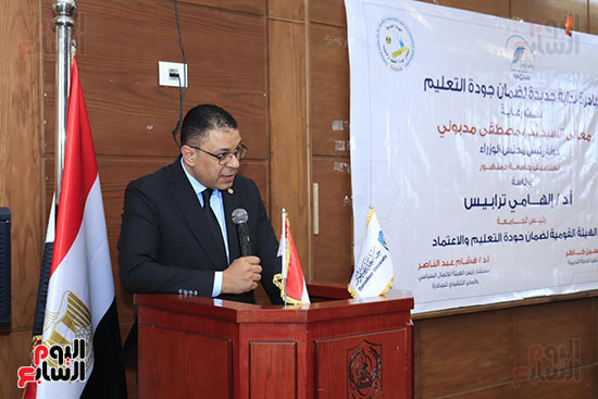 رئيس جامعة دمنهور يدشن فعاليات مبادرة بداية جديدة (2)