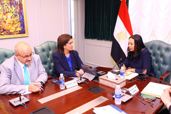 الدكتورة-مايا-مرسى-تستقبل-المدير-الاقليمى-لمنظمة-الصحة-العالمية-للشرق-الأوسط-.