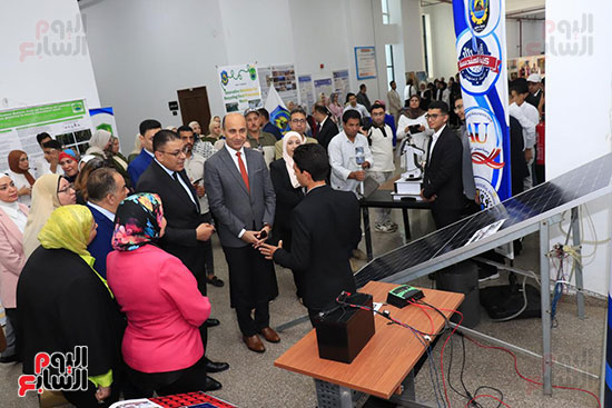 رئيس جامعة دمنهور يدشن فعاليات مبادرة بداية جديدة (3)