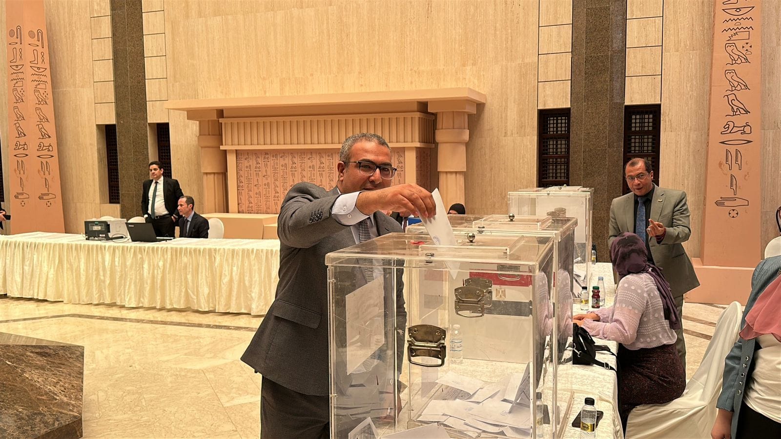 مشارك في الانتخابات مشارك في الانتخابات