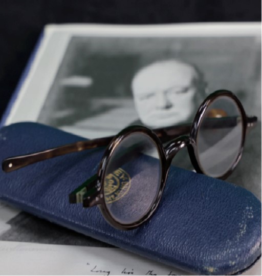 إحدى نظارات تشرشل