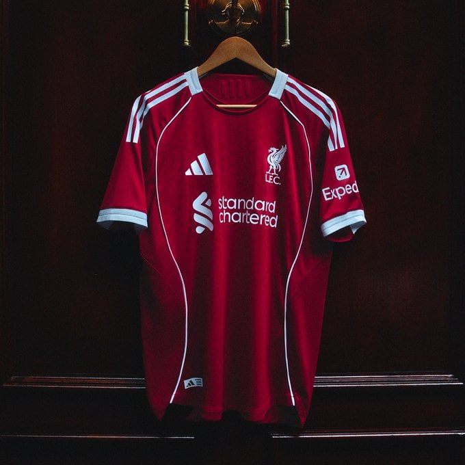 قميص ليفربول الأساسي قميص ليفربول الأساسي