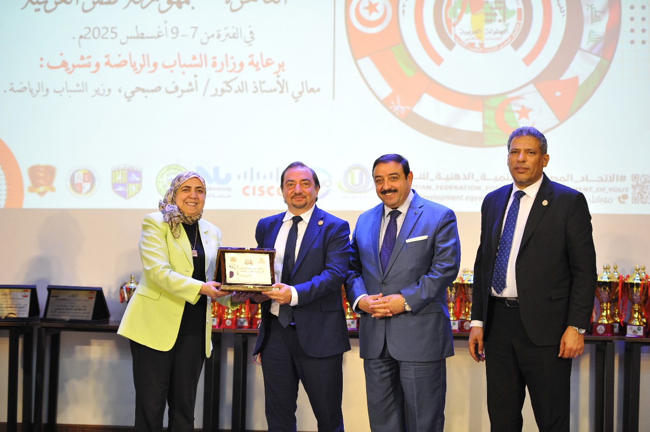 تكريم الحضور في البطولة العربية