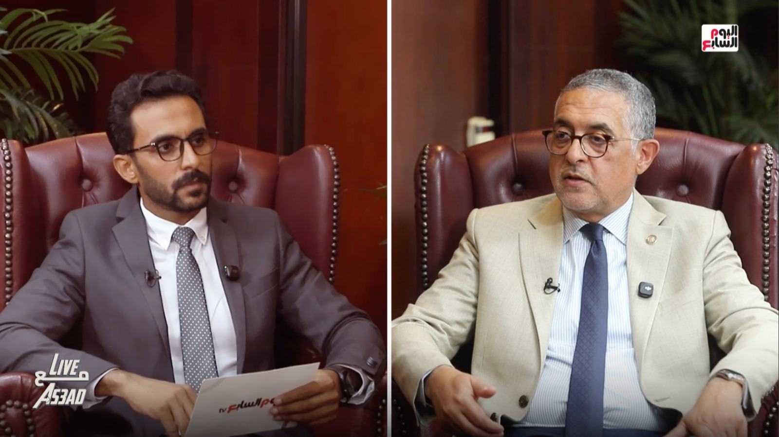 الرئيس التنفيذي لهيئة الاستثمار والزميل محمد أسعد خلال الحوار  (1)