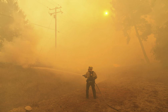 اشتعال حريق كانيون (9)