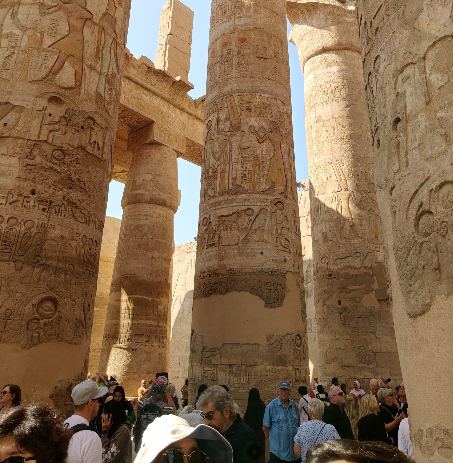 جانب من زيارات السياح بمعابد الأقصر جانب من زيارات السياح بمعابد الأقصر