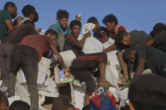 مصر تواصل الإسقاط الجوى لأهالى غزة (1)