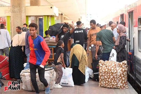 السكة الحديد تشغل قطارًا خاصًا لعودة الإخوة السودانيين طواعية (10)