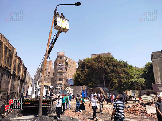 رفع-آثار-حريق-محال-وباكيات-بجوار-سور-مترو-شبرا-الخيمة-(2)