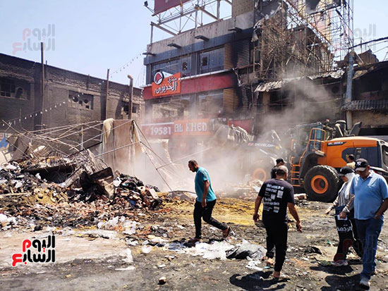 رفع-آثار-حريق-محال-وباكيات-بجوار-سور-مترو-شبرا-الخيمة رفع-آثار-حريق-محال-وباكيات-بجوار-سور-مترو-شبرا-الخيمة