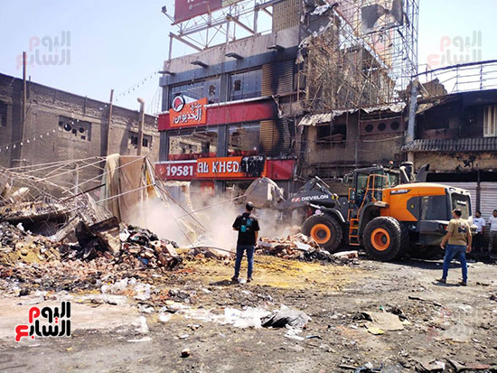 رفع-آثار-حريق-محال-وباكيات-فى-شبرا-الخيمة رفع-آثار-حريق-محال-وباكيات-فى-شبرا-الخيمة