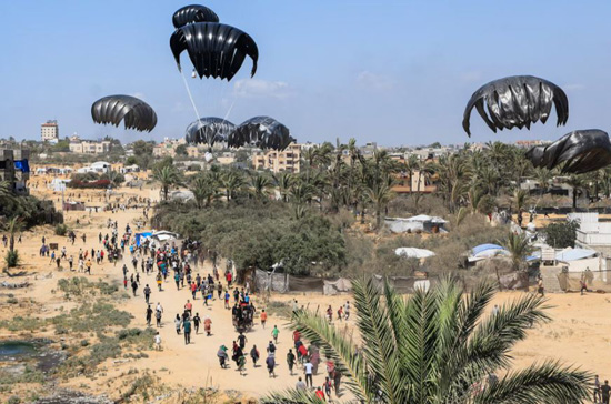 مساعدات عالمية لأهالى غزة (8)