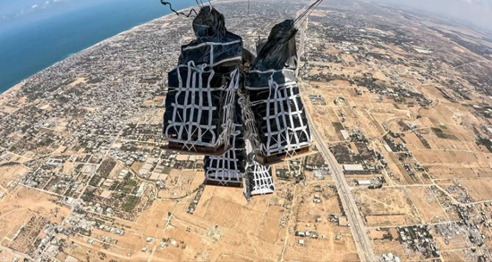 مساعدات عالمية لأهالى غزة (9)