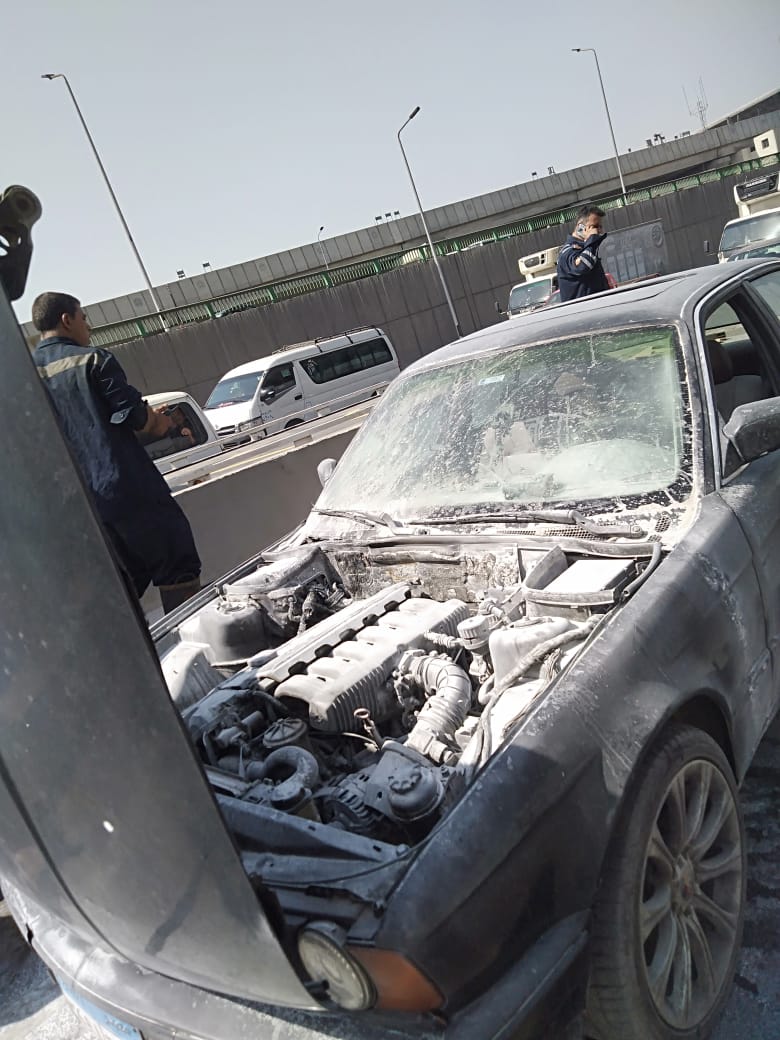 السيطرة على حريق سيارة في السلام  (3)