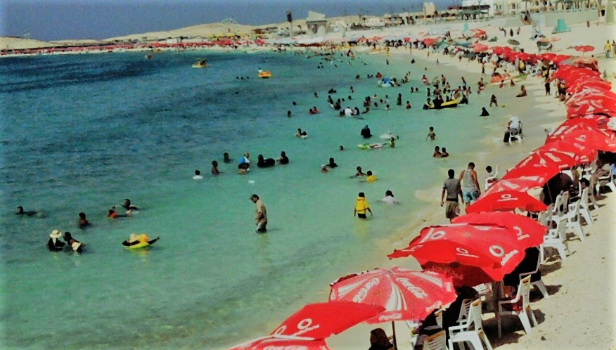 اقبال كبير على شواطئ مطروح