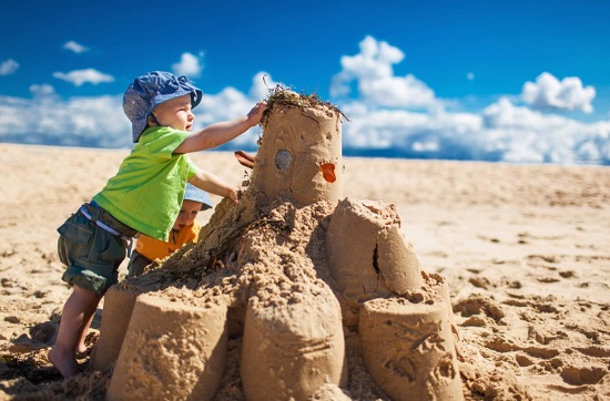 اللعب بالرمال