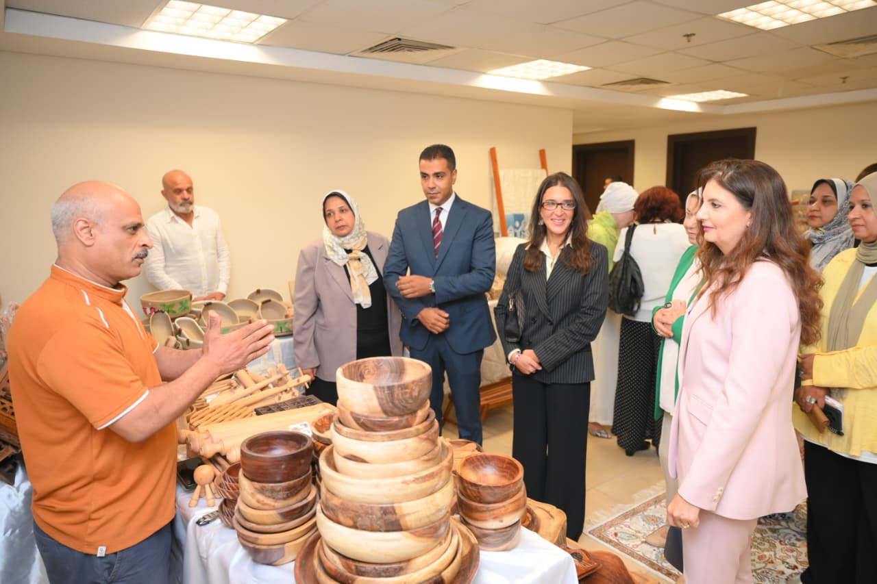 وزارة التضامن الاجتماعي تفتتح فعاليات معرض ديارنا للحرف اليدوية والتراثية (5)
