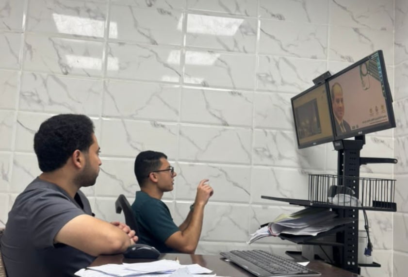 الاطباء يحرون الكشف عن بعد الاطباء يحرون الكشف عن بعد