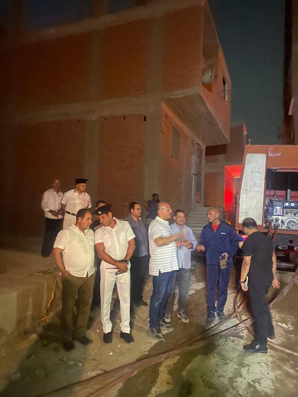 محافظ القليوبية ومدير الأمن بموقع الحريق محافظ القليوبية ومدير الأمن بموقع الحريق