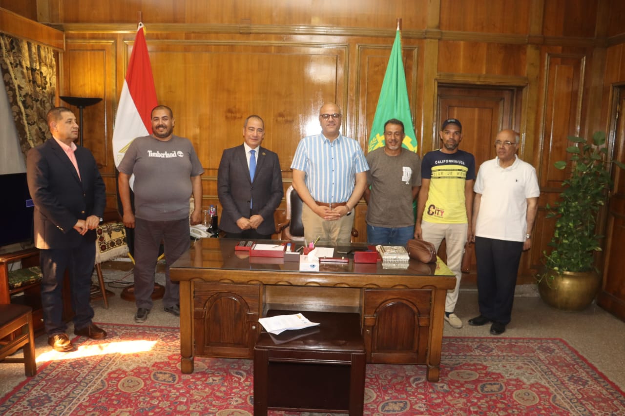 محافظ القليوبية خلال تكريم السائقين