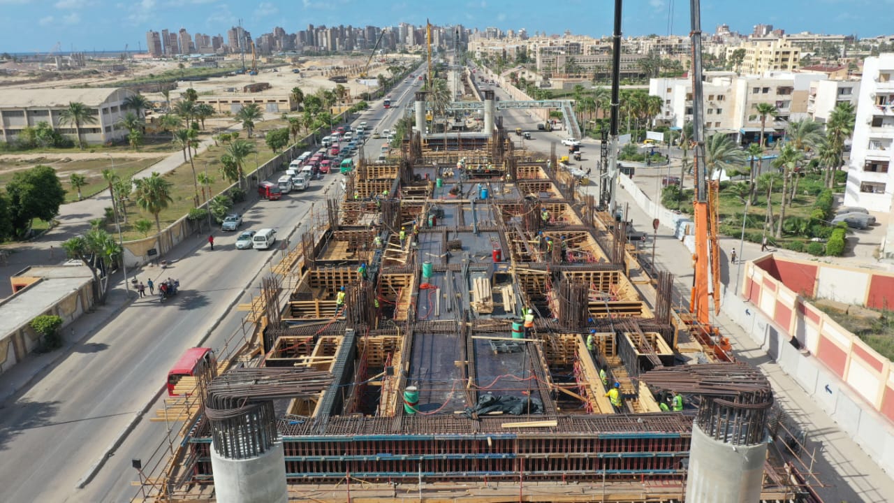 أعمال تركيب الكمرات بمترو الاسكندرية (1)