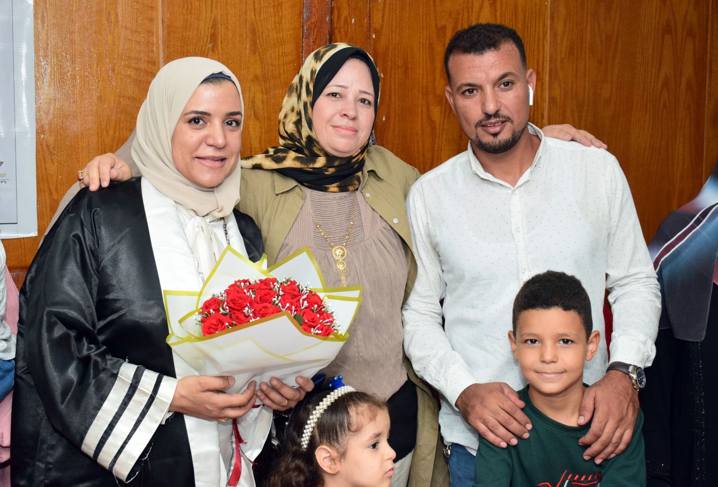 الباحثة واسرتها