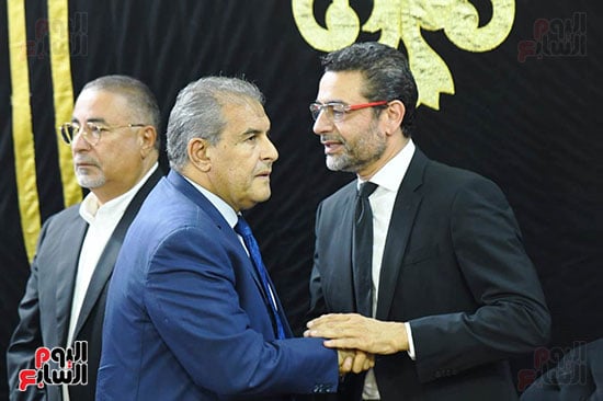طاهر ابوزيد يقدم واجب العزاء