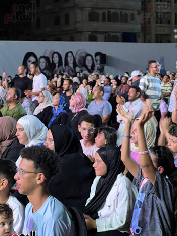 تفاعل-الجمهور-داخل-مهرجان-جمصة