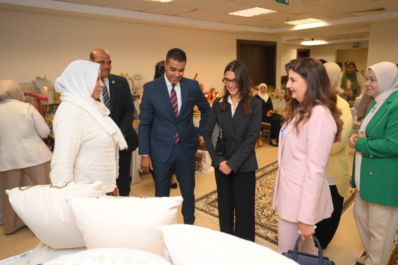 وزارة التضامن الاجتماعي تفتتح فعاليات معرض ديارنا للحرف اليدوية والتراثية (1)