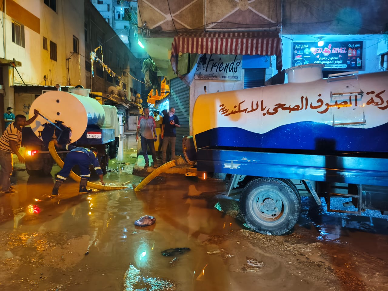 فرق الصرف الصحي بالإسكندرية في موقع كسر خط الظاهرية فرق الصرف الصحي بالإسكندرية في موقع كسر خط الظاهرية
