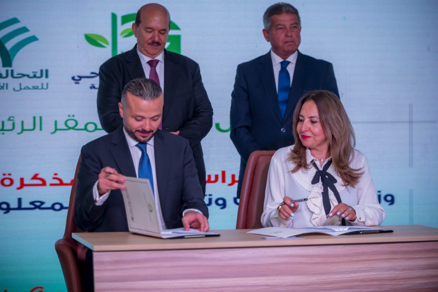 خلال التوقيع خلال التوقيع