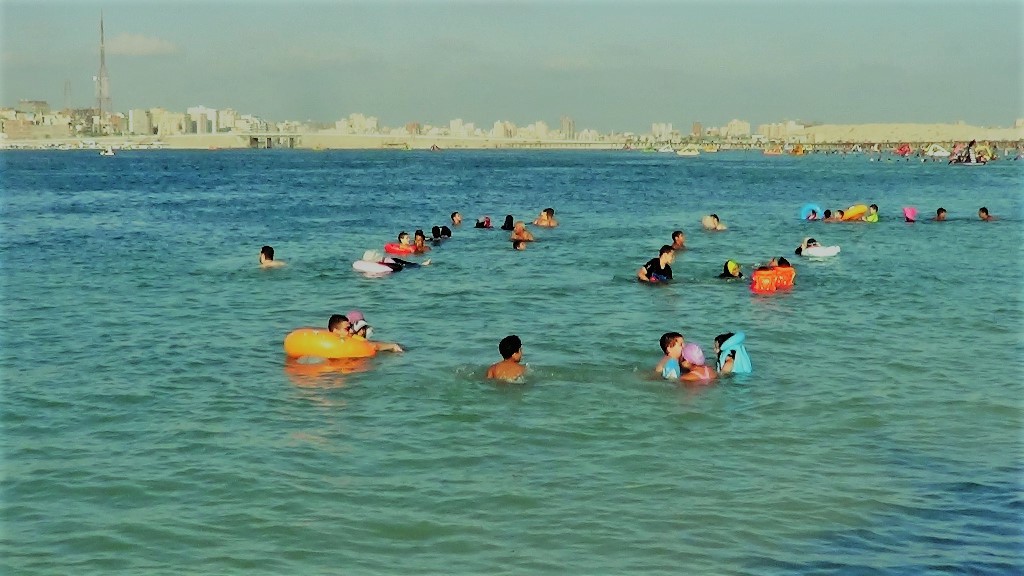 إقبال متزايد على شواطئ ومصايف مطروح والساحل الشمالي