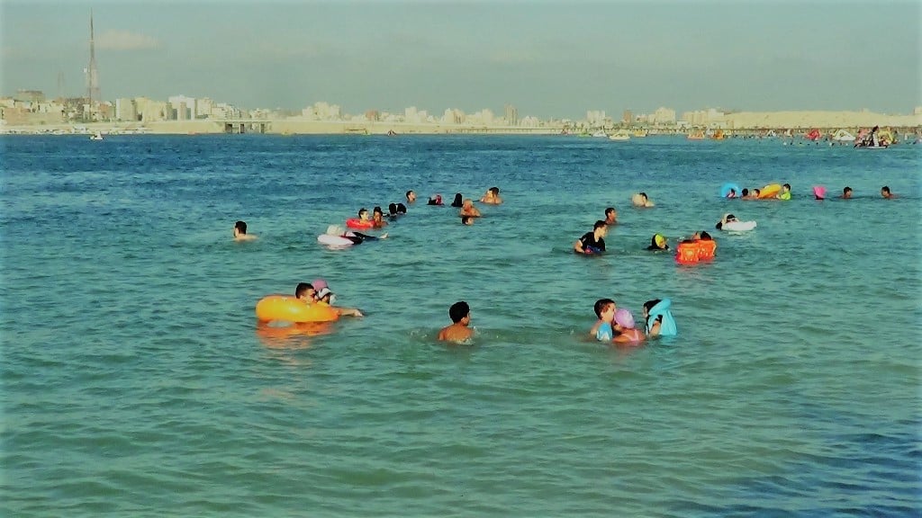 إقبال متزايد على شواطئ ومصايف مطروح والساحل الشمالي