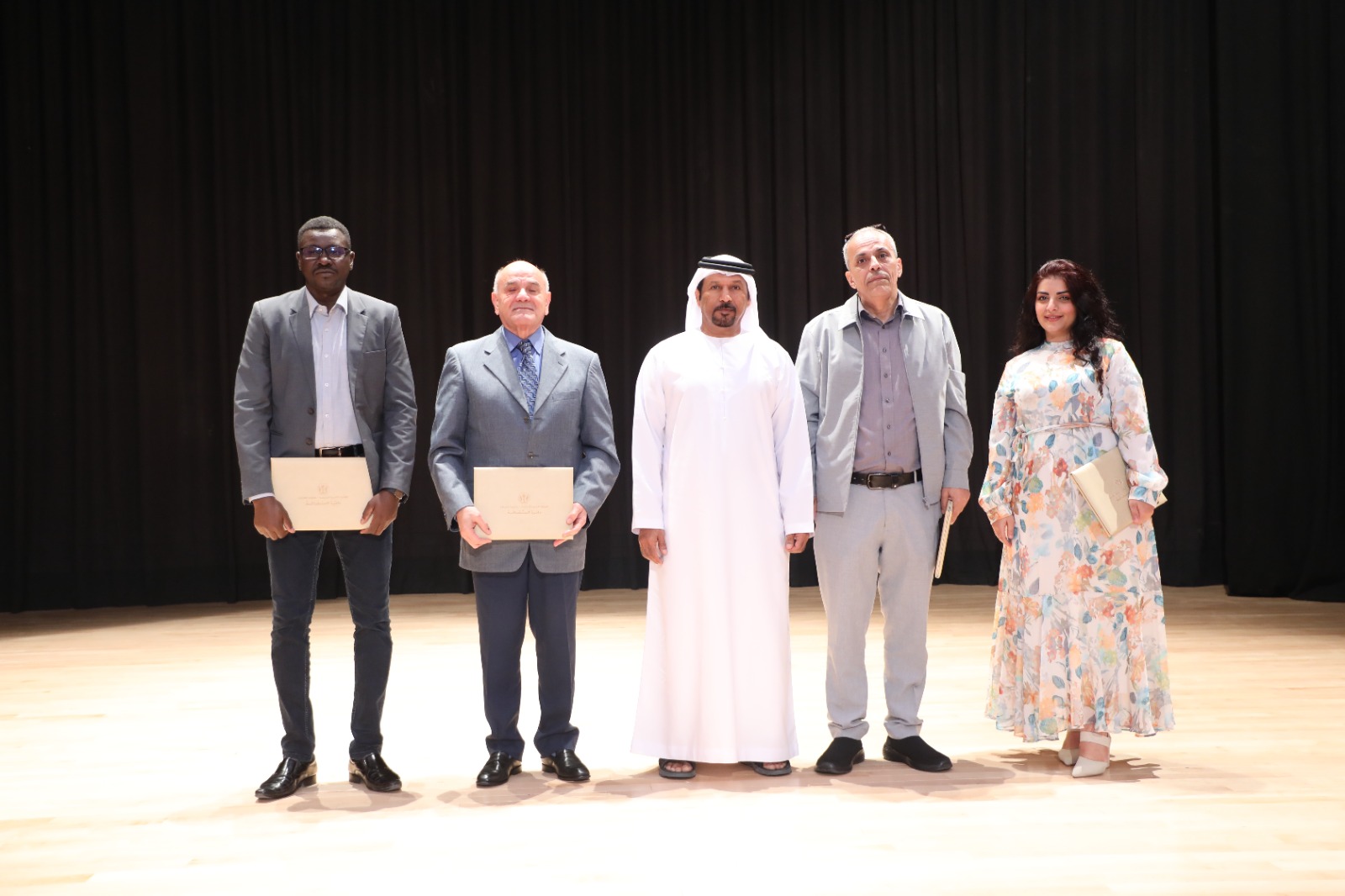 الشاعر محمد البريكى يكرم الشعراء