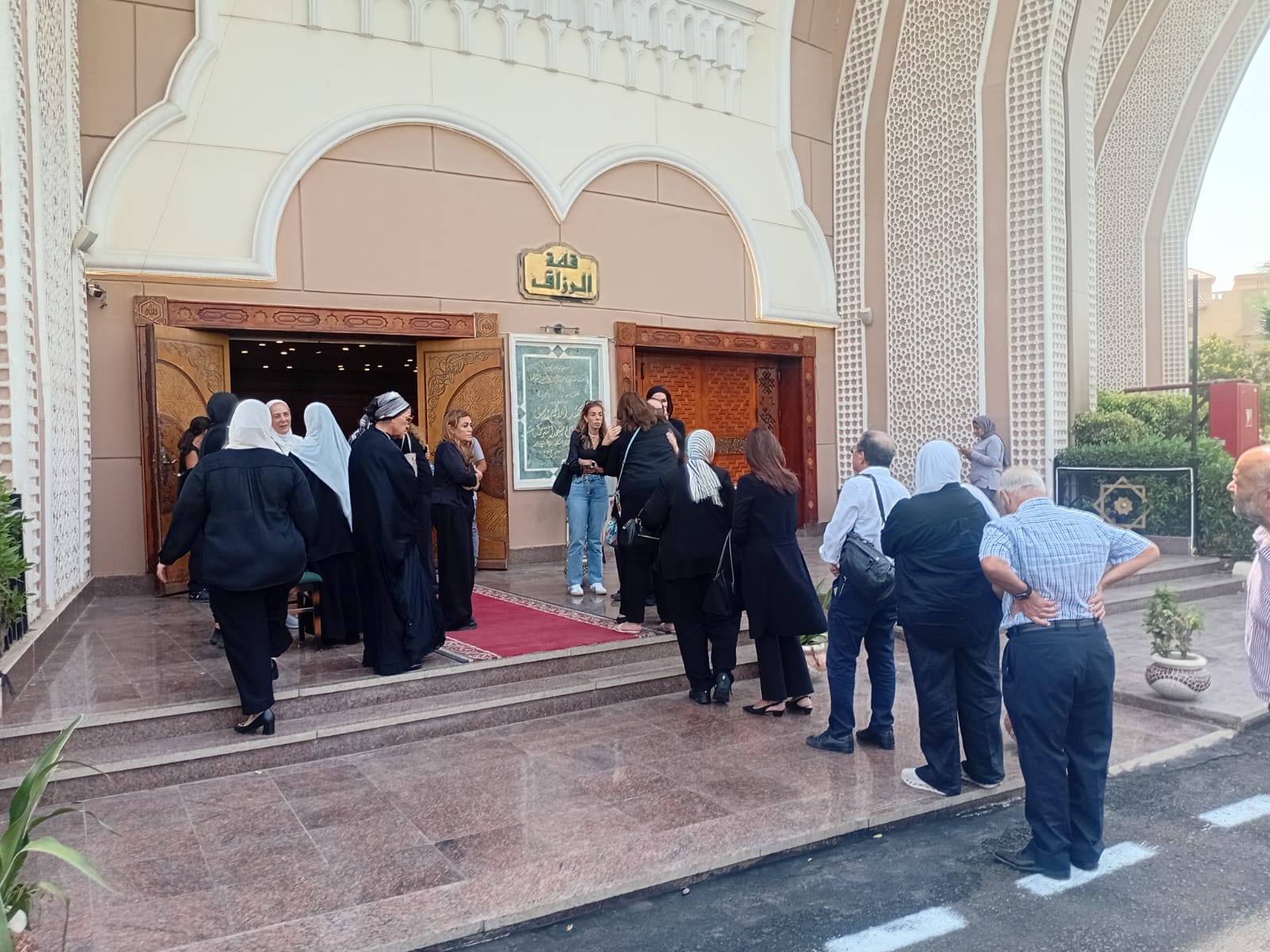 وزراء سابقين وشخصيات عامة على جنازة وزير التموين السابق على مصيلحى (2)