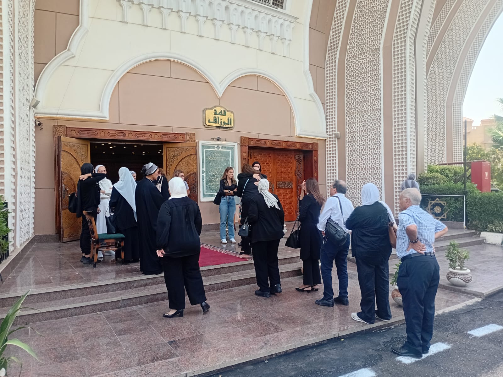 وزراء سابقين وشخصيات عامة على جنازة وزير التموين السابق على مصيلحى (4)