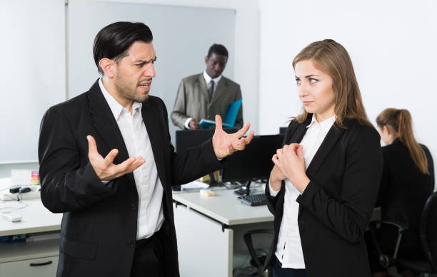 إتيكيت التعامل مع زميل العمل