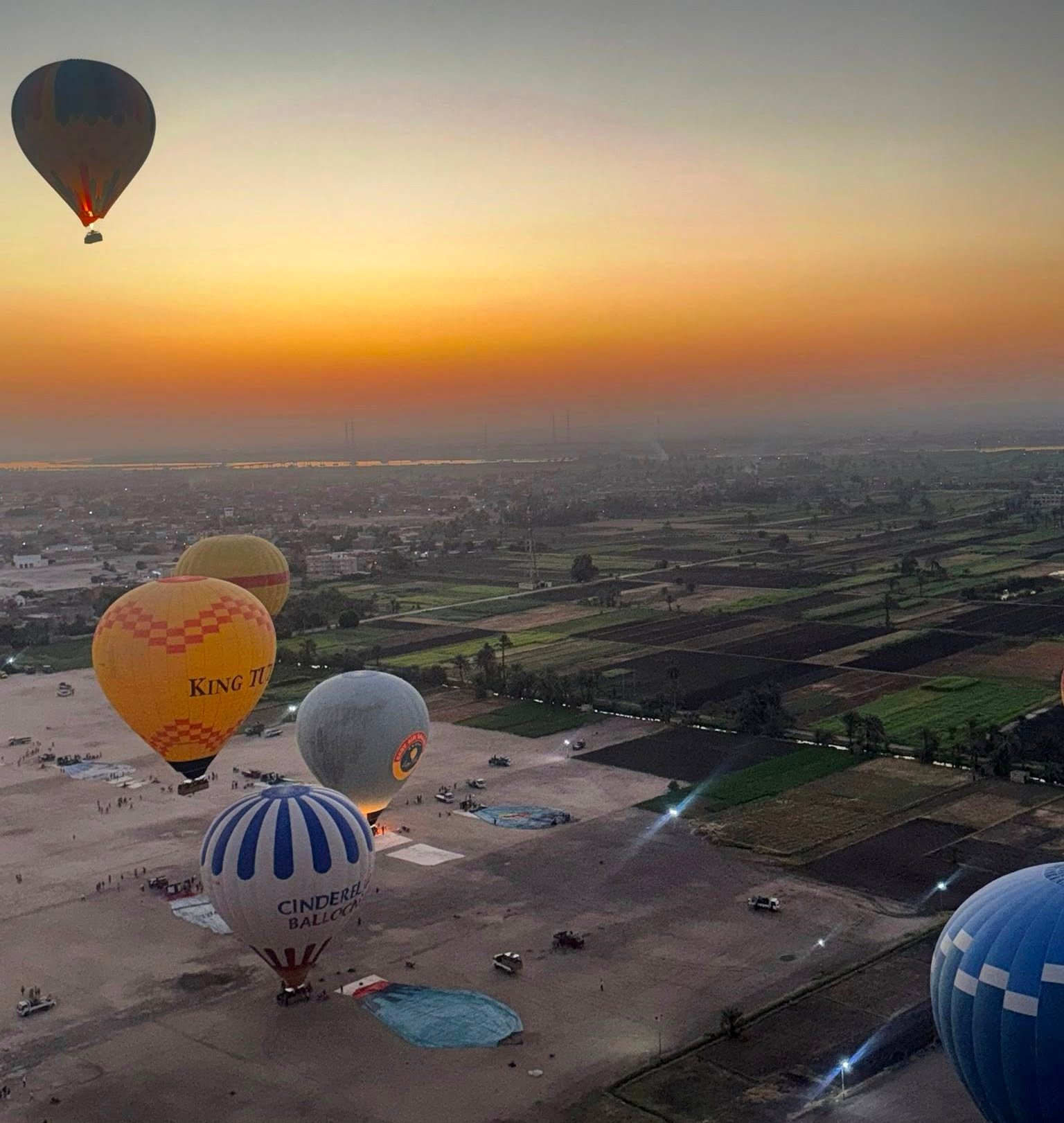 سحر البالون الطائر فى سماء غرب الأقصر