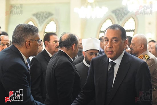 رئيس مجلس الوزراء يشارك فى العزاء رئيس مجلس الوزراء يشارك فى العزاء