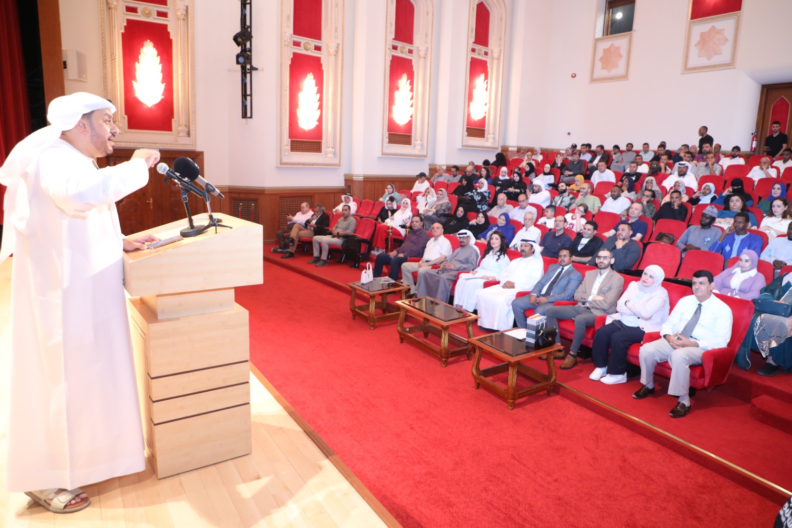 إلقاء القصائد فى أمسية بيت الشعر