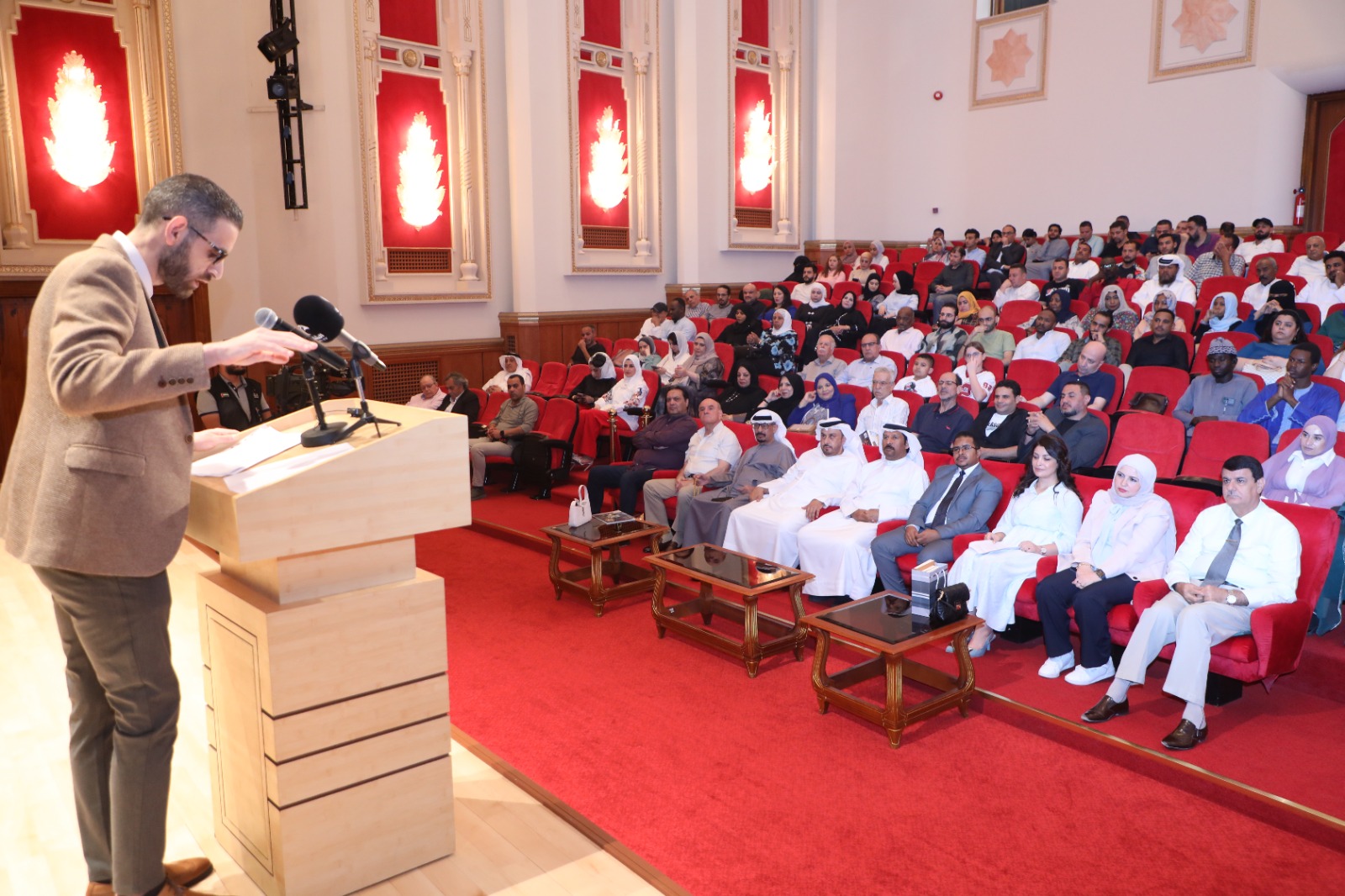 خلال الأمسية الشعرية ببيت الشعر