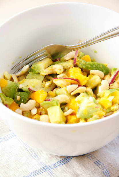 سلطة المانجو والأفوكادو طريقة عمل سلطة المانجو والأفوكادو 1