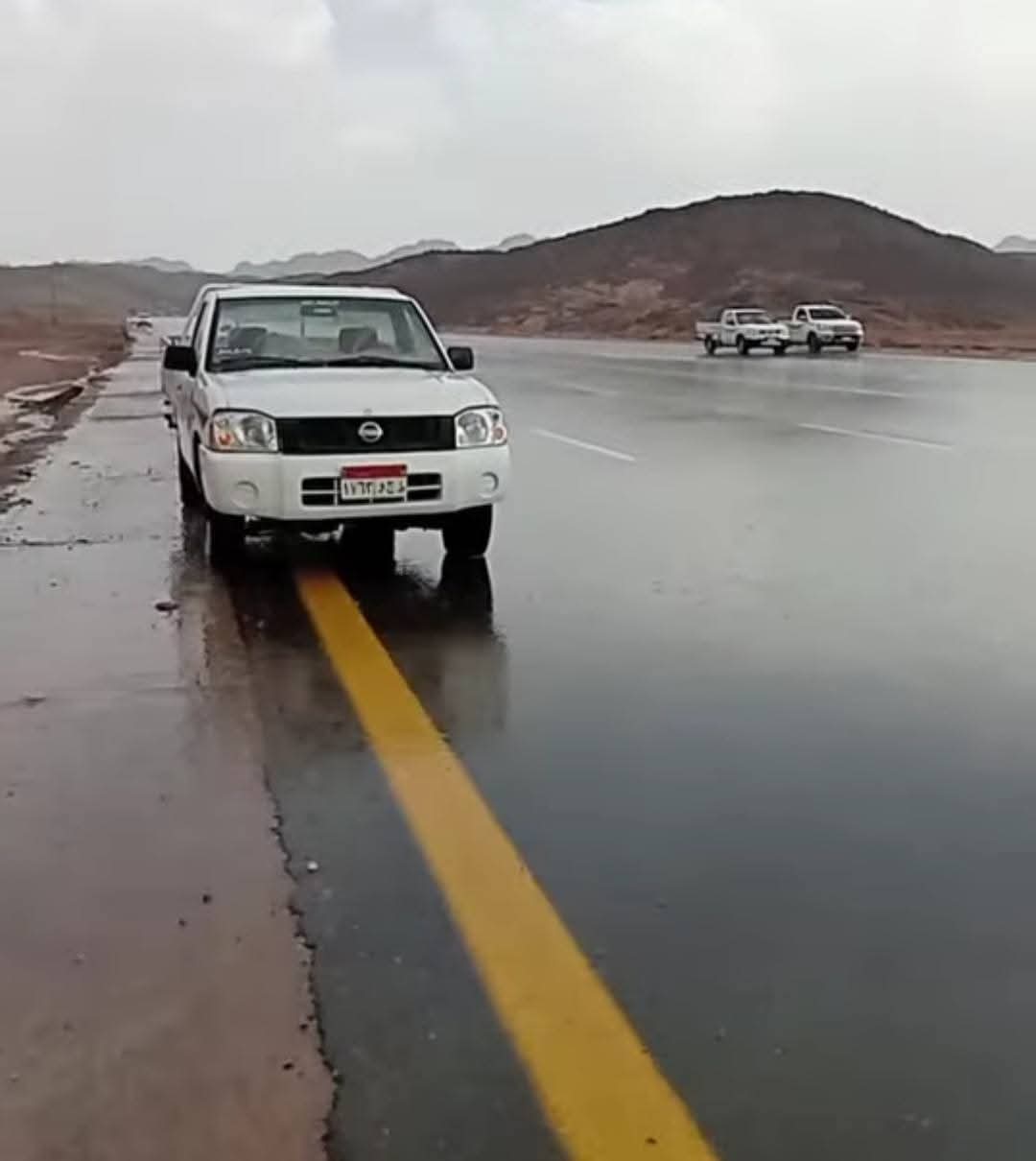 الامطار على الطريق الامطار على الطريق