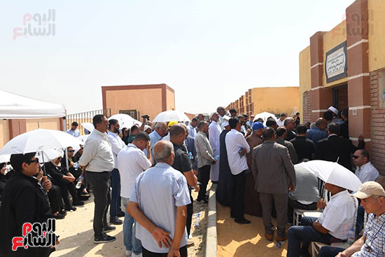 جانب من تشييع جثمان الدكتور على المصيلحى لمثواه الأخير جانب من تشييع جثمان الدكتور على المصيلحى لمثواه الأخير