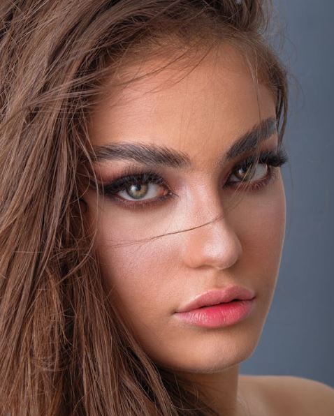 رسم الحاجب والشفاه