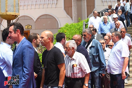 صفوف من المعزيين فى جنازة وزير التموين السابق صفوف من المعزيين فى جنازة وزير التموين السابق