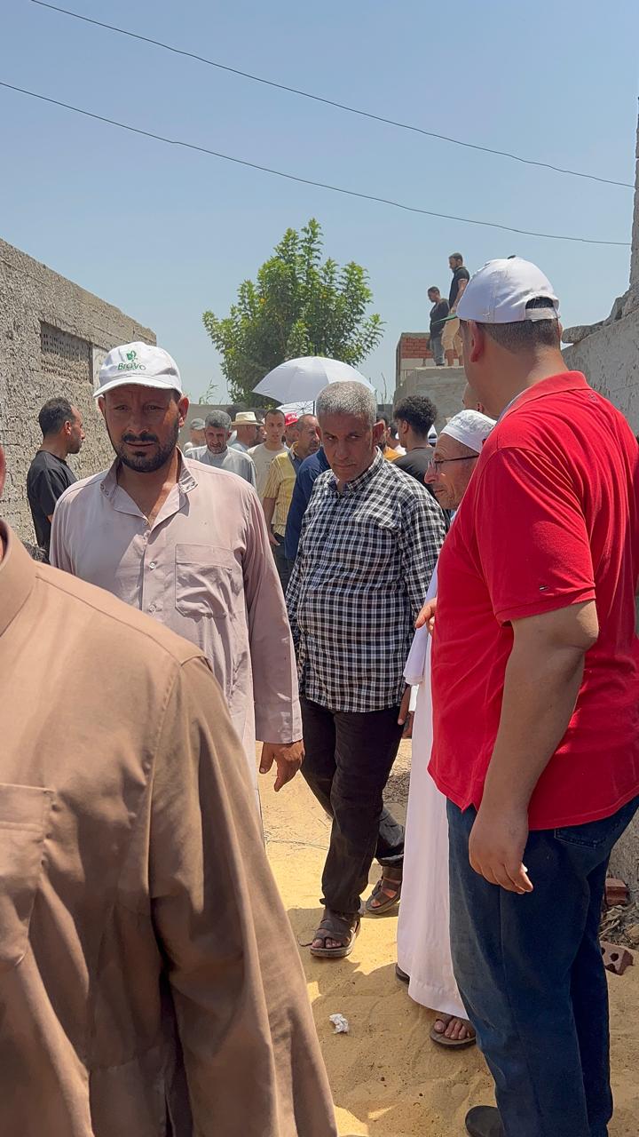 المشيعين داخل المقابر_1