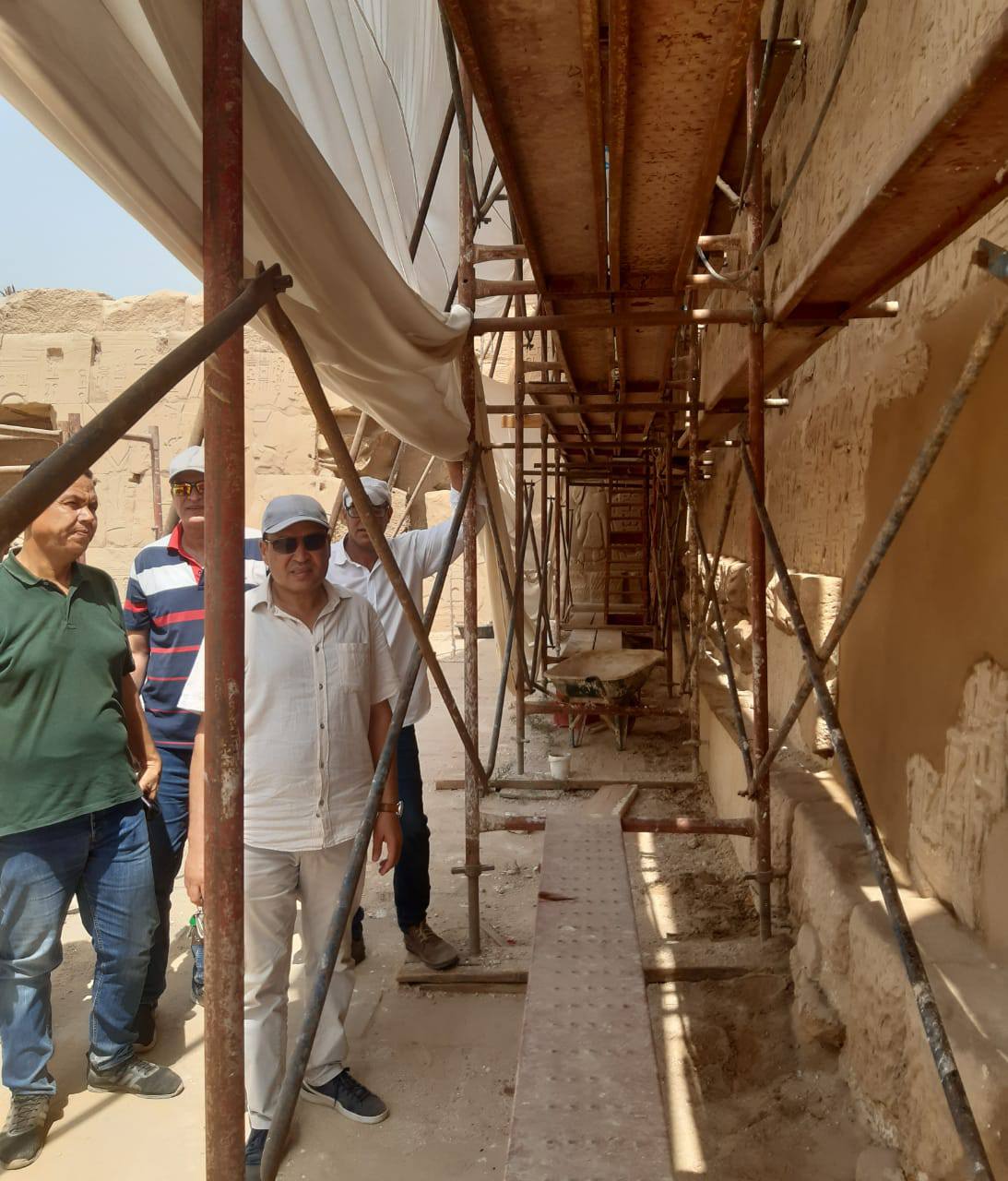 متابعة أعمال المركز المصرى الفرنسي بمعابد الكرنك